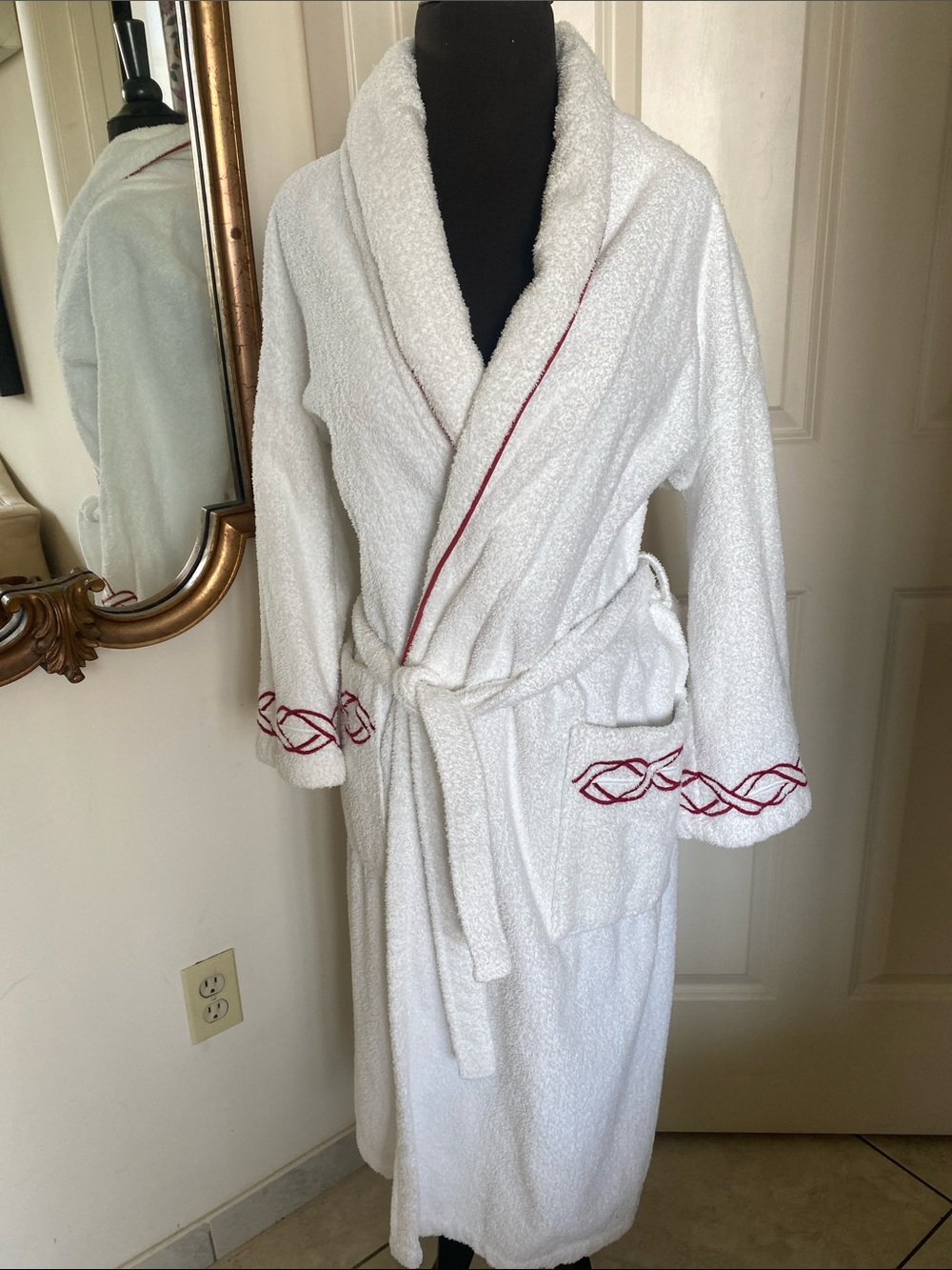 Yves Delorme Embroidered White Terry Robe Small